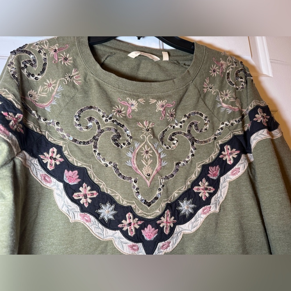 Soft Surroundings Embroidered Sequins Crew Illimani Sweatshirt Green Medium Boho - Picture 2 of 9